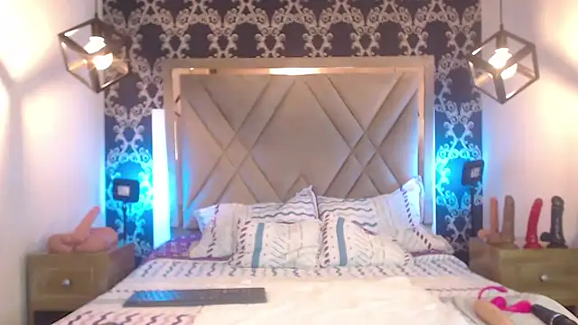 ToriJackes online show from October 17, 2025, 2:08 pm