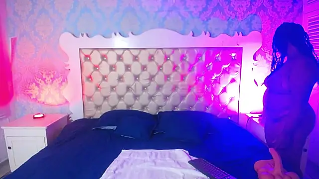 ToriJackes online show from November 16, 2025, 12:33 pm