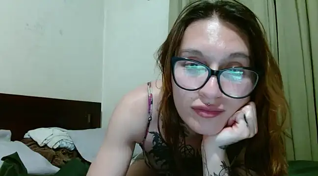 kittenlizz online show from December 24, 2024, 11:33 pm