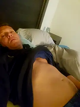 Snapshot of Bigtater1999 chatting on November 9, 2025, 2:15 pm Bigtater1999 online show from November 9, 2025, 2:15 pm