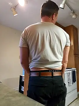 Snapshot of Bigtater1999 chatting on February 20, 2026, 10:43 pm Bigtater1999 online show from February 20, 2026, 10:43 pm