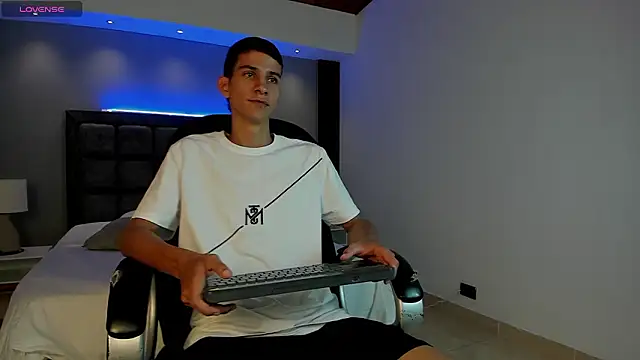 Aaron Scoot online show from March 18, 2026, 8:01 pm