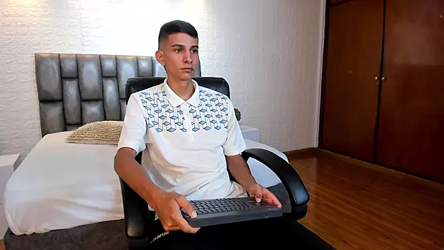 Aaron Scoot online show from March 19, 2026, 9:19 pm