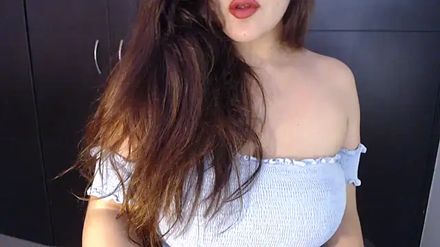 Snapshot of AdharaLujan chatting on September 25, 2025, 5:05 pm AdharaLujan online show from September 25, 2025, 5:05 pm