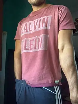 Snapshot of Vampire_xoxo chatting on February 22, 2025, 7:01 am Vampire xoxo online show from February 22, 2025, 7:01 am