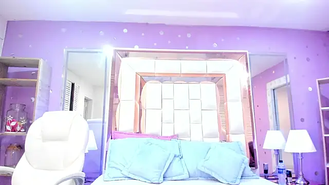 scarlette 15  online show from May 13, 2026, 3:37 am