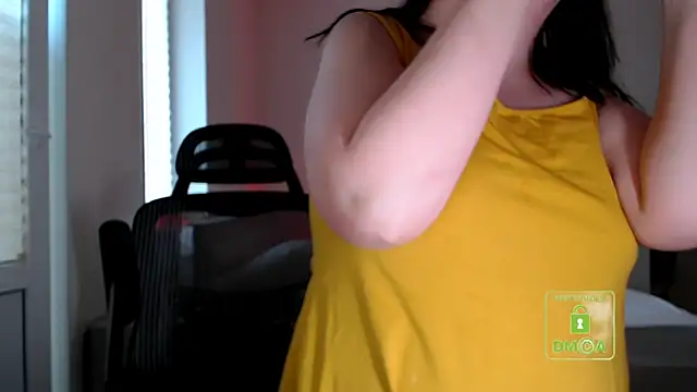 cute and hot online show from April 22, 2026, 3:02 pm