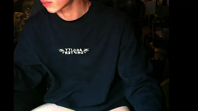 Snapshot of Ray175oo chatting on March 8, 2025, 4:39 pm Ray175oo online show from March 8, 2025, 4:39 pm