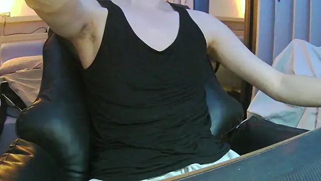 Ray175oo online show from July 4, 2026, 6:47 pm