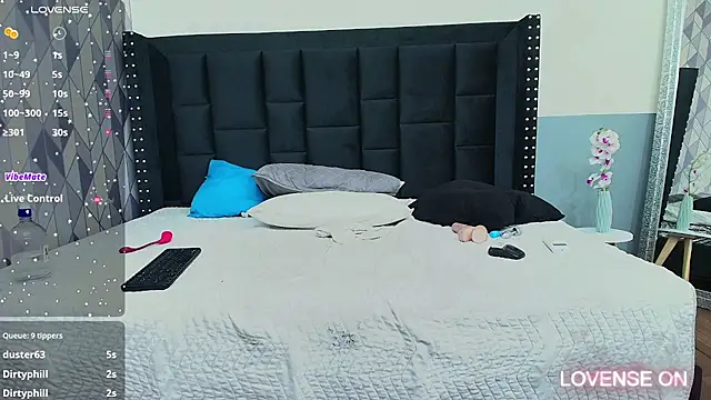 hotlatinateacher online show from December 30, 2024, 2:20 am