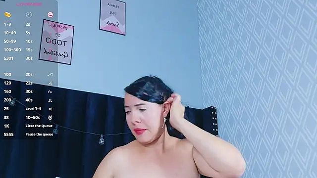 hotlatinateacher online show from September 22, 2025, 6:54 pm