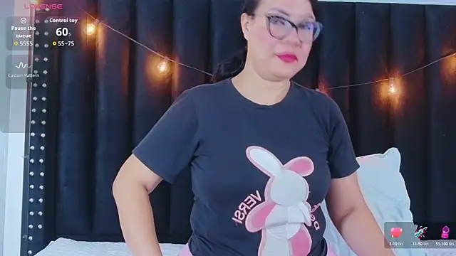 hotlatinateacher online show from October 12, 2025, 11:53 am