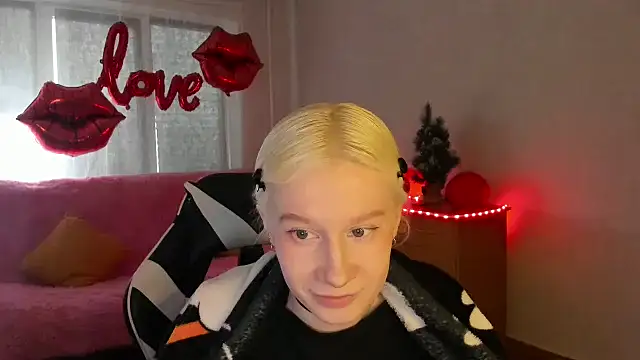 EnigmaSee online show from March 19, 2026, 1:53 am