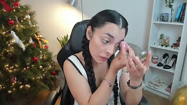  BellaEvans  online show from December 3, 2025, 5:48 am