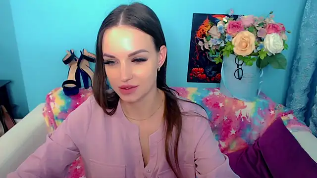 LindaaLu online show from February 28, 2025, 7:15 am