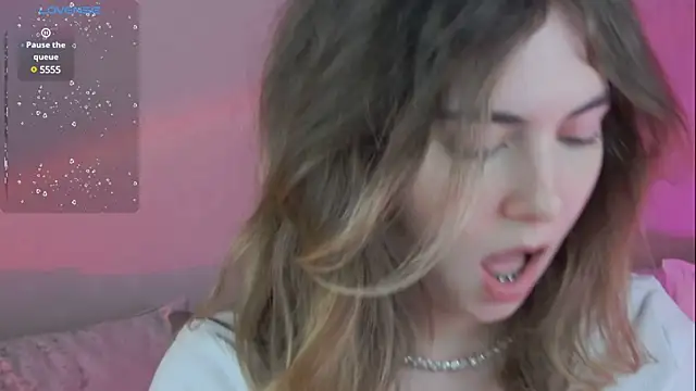 Snapshot of chloi_hes chatting on December 25, 2024, 2:23 pm chloi hes online show from December 25, 2024, 2:23 pm