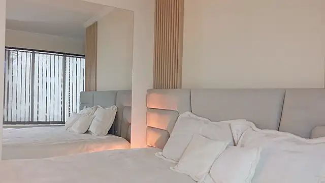 Zoe Benson online show from October 20, 2025, 1:55 pm