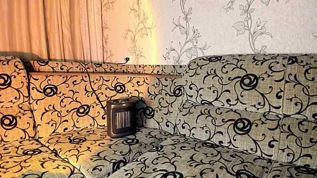 Snapshot of insanely-sweet chatting on December 2, 2024, 8:11 pm insanely-sweet online show from December 2, 2024, 8:11 pm