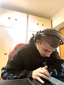 BigDickEnrg7195 online show from February 5, 2025, 10:22 pm