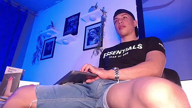 Snapshot of ThomsEvery_ chatting on December 27, 2024, 1:11 am ThomsEvery online show from December 27, 2024, 1:11 am