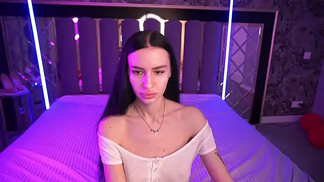 Snapshot of Snow_WhiteeeX chatting on March 3, 2026, 6:30 am Snow WhiteeeX online show from March 3, 2026, 6:30 am