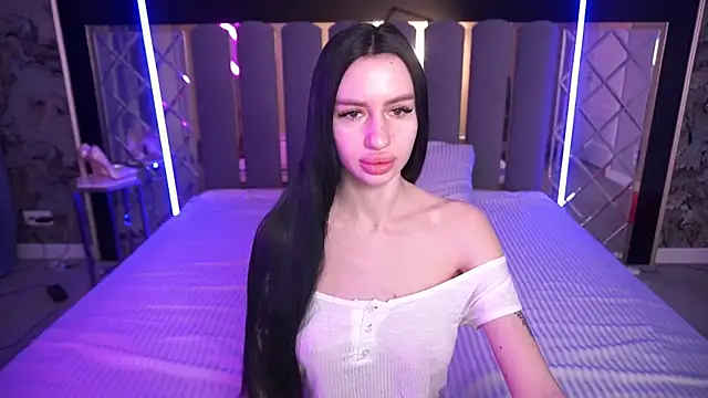 Snapshot of Snow_WhiteeeX chatting on March 7, 2026, 6:32 am Snow WhiteeeX online show from March 7, 2026, 6:32 am