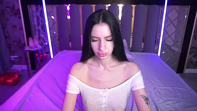 Snapshot of Snow_WhiteeeX chatting on March 16, 2026, 6:39 am Snow WhiteeeX online show from March 16, 2026, 6:39 am