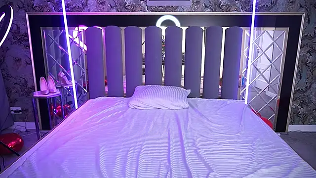 Snapshot of Snow_WhiteeeX chatting on March 17, 2026, 6:39 am Snow WhiteeeX online show from March 17, 2026, 6:39 am