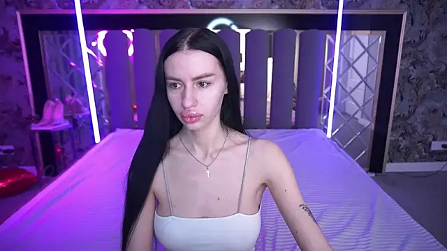 Snapshot of Snow_WhiteeeX chatting on April 5, 2026, 5:37 am Snow WhiteeeX online show from April 5, 2026, 5:37 am