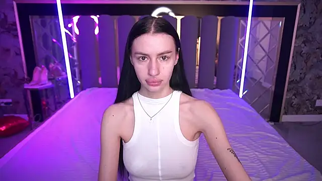 Snapshot of Snow_WhiteeeX chatting on April 6, 2026, 5:41 am Snow WhiteeeX online show from April 6, 2026, 5:41 am