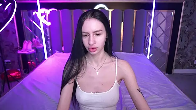 Snapshot of Snow_WhiteeeX chatting on April 7, 2026, 5:41 am Snow WhiteeeX online show from April 7, 2026, 5:41 am