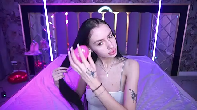 Snapshot of Snow_WhiteeeX chatting on April 9, 2026, 5:40 am Snow WhiteeeX online show from April 9, 2026, 5:40 am