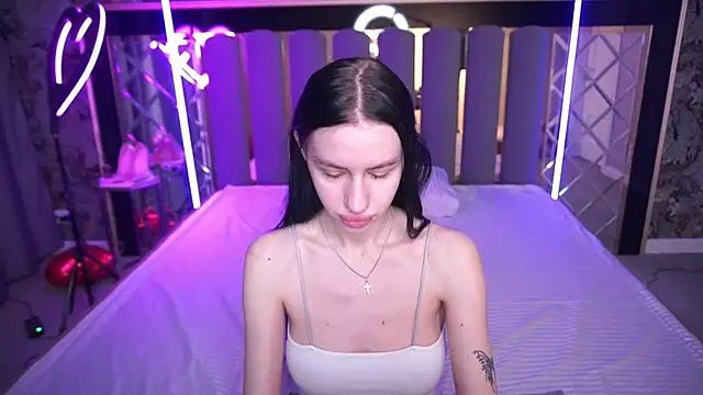 Snapshot of Snow_WhiteeeX chatting on April 11, 2026, 5:45 am Snow WhiteeeX online show from April 11, 2026, 5:45 am