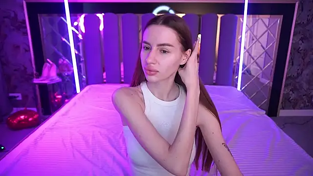 Snapshot of Snow_WhiteeeX chatting on April 16, 2026, 5:41 am Snow WhiteeeX online show from April 16, 2026, 5:41 am