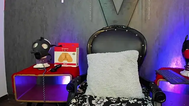 Snapshot of IvanaFetish chatting on February 5, 2025, 4:27 am IvanaFetish online show from February 5, 2025, 4:27 am