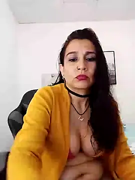 Snapshot of Hikaryfire chatting on February 1, 2025, 2:02 pm Hikaryfire online show from February 1, 2025, 2:02 pm