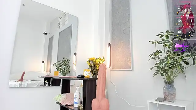 lannarusso  online show from December 22, 2025, 11:51 am