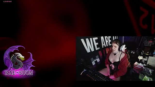 Snapshot of Rae-Suon chatting on November 6, 2025, 3:18 am Rae-Suon online show from November 6, 2025, 3:18 am