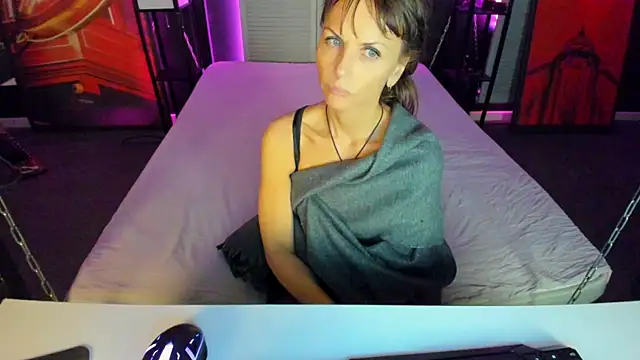 Elizabe th online show from January 29, 2025, 9:17 pm