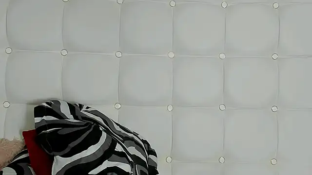 MelanieBrownn online show from February 28, 2025, 6:20 pm