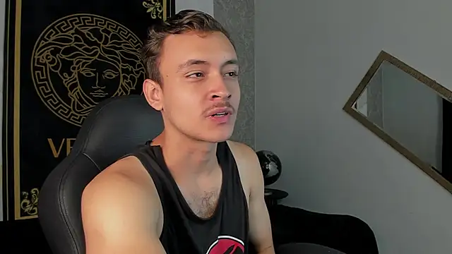 Snapshot of Desmon_Clark chatting on January 4, 2025, 8:48 pm Desmon Clark online show from January 4, 2025, 8:48 pm