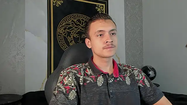 Snapshot of Desmon_Clark chatting on January 5, 2025, 6:02 am Desmon Clark online show from January 5, 2025, 6:02 am