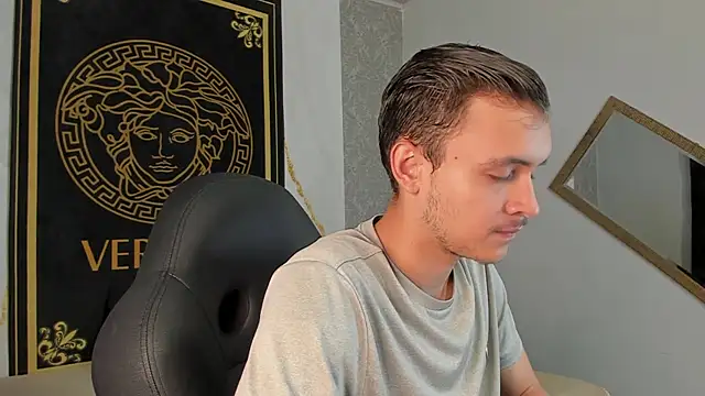 Snapshot of Desmon_Clark chatting on January 12, 2025, 12:39 am Desmon Clark online show from January 12, 2025, 12:39 am