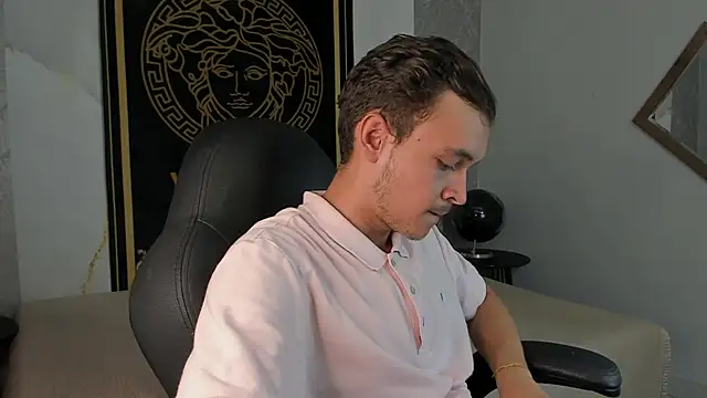 Snapshot of Desmon_Clark chatting on January 14, 2025, 12:43 am Desmon Clark online show from January 14, 2025, 12:43 am