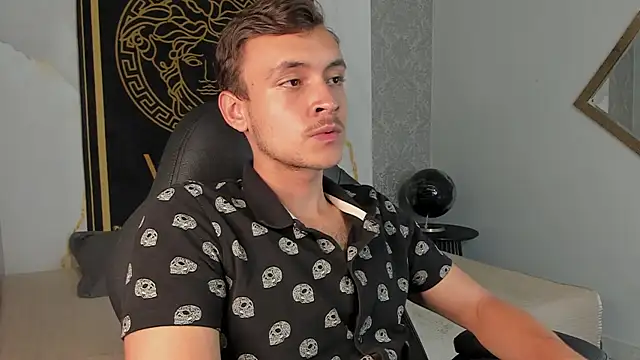 Snapshot of Desmon_Clark chatting on January 15, 2025, 1:12 am Desmon Clark online show from January 15, 2025, 1:12 am