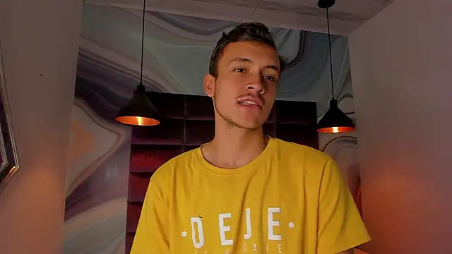 Snapshot of Desmon_Clark chatting on January 20, 2025, 3:37 am Desmon Clark online show from January 20, 2025, 3:37 am