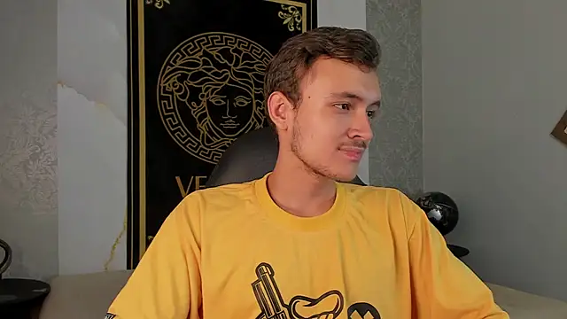 Snapshot of Desmon_Clark chatting on January 20, 2025, 9:22 pm Desmon Clark online show from January 20, 2025, 9:22 pm