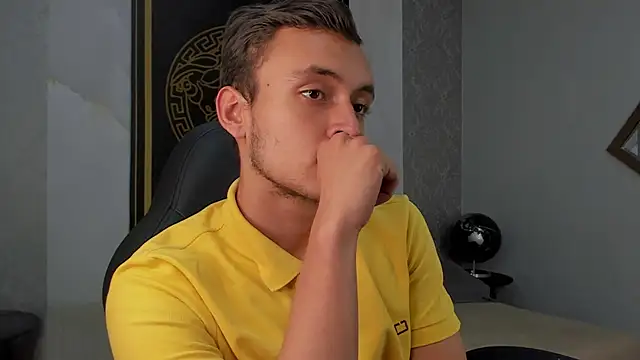 Snapshot of Desmon_Clark chatting on January 25, 2025, 6:23 am Desmon Clark online show from January 25, 2025, 6:23 am