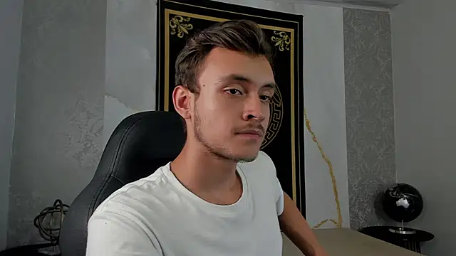 Snapshot of Desmon_Clark chatting on January 29, 2025, 10:11 pm Desmon Clark online show from January 29, 2025, 10:11 pm