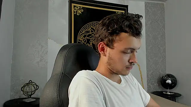 Snapshot of Desmon_Clark chatting on January 30, 2025, 1:22 am Desmon Clark online show from January 30, 2025, 1:22 am